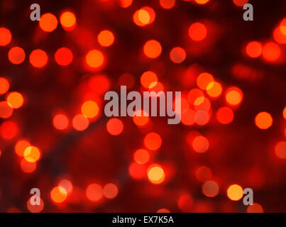 Lichter auf rotem Grund. abstrakte orange Hintergrund mit Textur, Urlaub Bokeh. Abstrakte Weihnachten Hintergrund Stockfoto