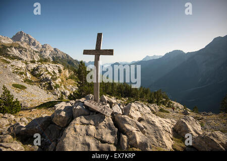 Gruppieren Sie wandern aus Gusinje, Montenegro nach Theth, Albanien. Stockfoto