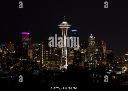 Eine Nahaufnahme, von der legendären Space Needle in Downtown Seattle aus über Union See. Stockfoto