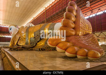 Kyauk Htat Gyi Pagode Chaukhtatgyi reclining Buddha Yangon, Myanmar Stockfoto