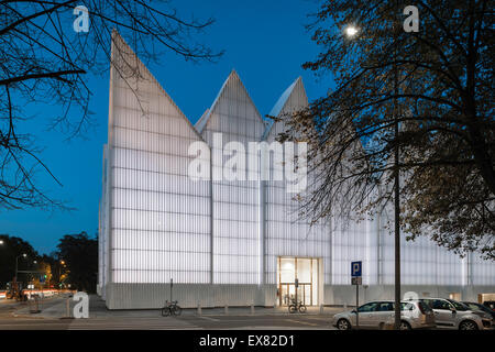 Ecke Höhe in der Nacht. Stettiner Philharmonie, Stettin, Polen. Architekt: Estudio Barozzi Veiga, 2014. Stockfoto