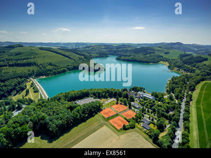 Hennesee mit Hotel Hennesee Meschede, Sauerland, Nordrhein-Westfalen, Deutschland Stockfoto