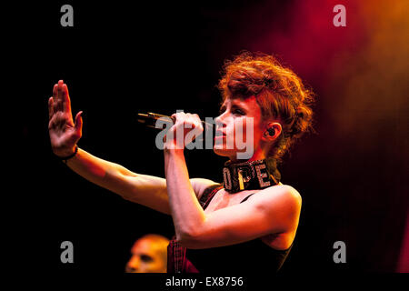 Moskau, Russland - 29. Januar 2015: Kiesza Gesang an HP-Musik-Event in Yotaspace Nachtclub Stockfoto