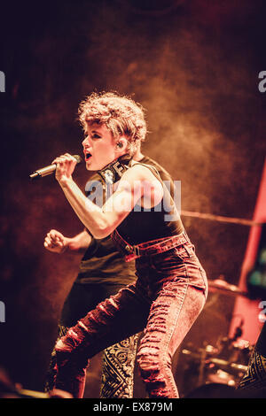 Moskau, Russland - 29. Januar 2015: Kiesza Gesang an HP-Musik-Event in Yotaspace Nachtclub Stockfoto