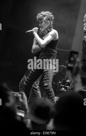 Moskau, Russland - 29. Januar 2015: Kiesza Gesang an HP-Musik-Event in Yotaspace Nachtclub Stockfoto