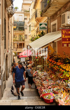 Straße einkaufen in Taormina, Sizilien Stockfoto