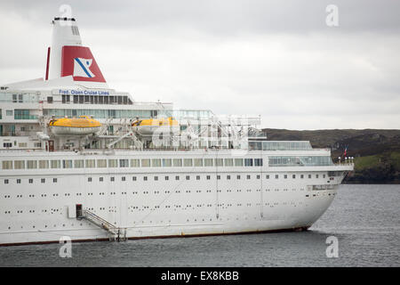 Ein Kreuzfahrtschiff aus Stornoway auf der Isle of Lewis, Schottland, Großbritannien. Stockfoto