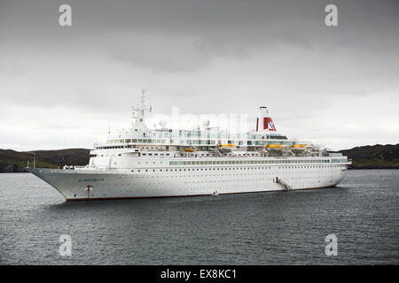 Ein Kreuzfahrtschiff aus Stornoway auf der Isle of Lewis, Schottland, Großbritannien. Stockfoto