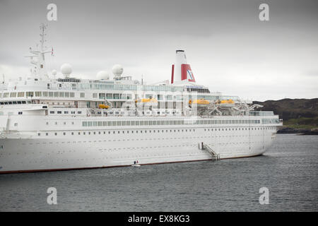 Ein Kreuzfahrtschiff aus Stornoway auf der Isle of Lewis, Schottland, Großbritannien. Stockfoto