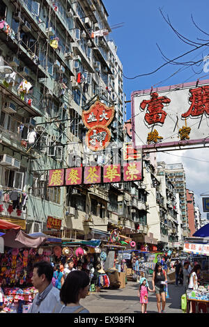 Flohmarkt Apliu Street ist bekannt für Geek shopping - Golden Shopping Arcade Cheung Sha Wan Road Sham Shui Po Kowloon Hong Kong China chinesische Stockfoto