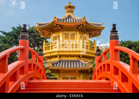 Goldener Pavillon von Chi Lin Nunnery, Kowloon, Hong Kong, China Stockfoto