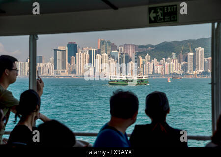 Innenraum einer Fähre im Hafen von Victoria, Hong Kong Stockfoto