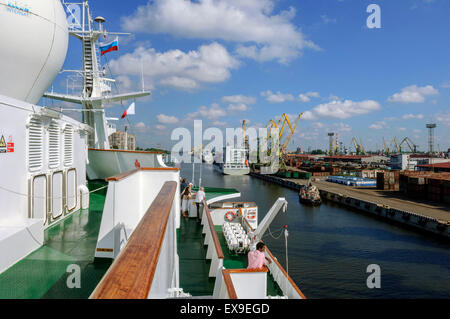 Kreuzfahrt Schiff nähert sich St. Petersburg Port. Russland Stockfoto