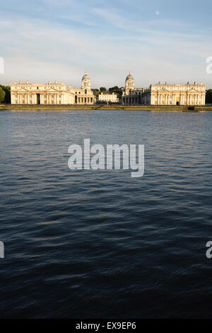 Das Old Royal Naval College, Queen es House und Old Royal Observatory betrachtet über die Themse, London Stockfoto