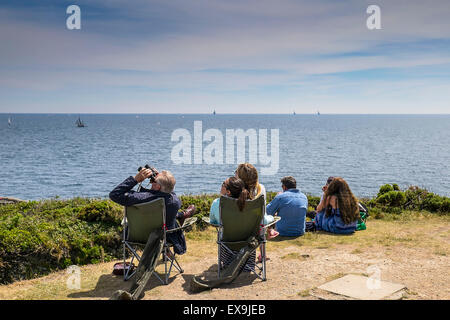 Peoplrelaxingon Pendennis Punkt in Falmouth, Cornwall. Stockfoto