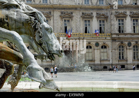 Bartholdi-Brunnen auf der Place des Terreaux in Lyon, Frankreich-Pferd-Brunnen Stockfoto