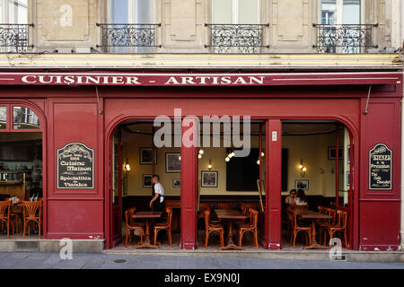 Typische französische Ecke Cafe des Musees, Brasserie, Café, Restaurant, bar, Le Marais, Paris, Frankreich. Stockfoto