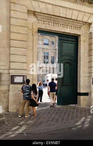 Besucher am Eingang Picasso-Museum, Musée National Picasso, Paris, Frankreich. Stockfoto