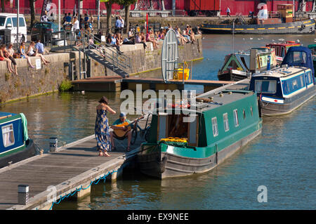 Ein Sommerabend in Bristol Hafen, England, UK Stockfoto