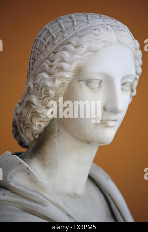 Die Statue einer Frau in der Achilleion Palast (Sissi). Dorf von Gastouri, Insel Kreta, Griechenland. 23. Mai 2015. Stockfoto