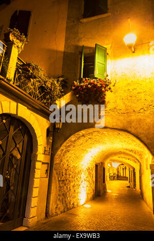 Gasse in Limone Sul Garda in Italien Stockfoto
