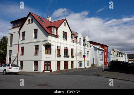 Mehrfamilienhäuser und traditionelle Häuser in Ranargata Reykjavik Island Stockfoto