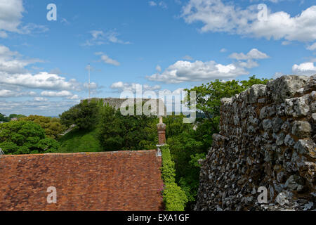 Hohe Aussicht auf Carisbrooke Castle, Halten, Mote, Zinnen, Carisbrooke, nr Newport, Isle of Wight, England, UK, GB. Stockfoto