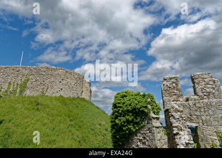 Hohe Aussicht auf Carisbrooke Castle, Halten, Mote, Zinnen, Carisbrooke, nr Newport, Isle of Wight, England, UK, GB. Stockfoto