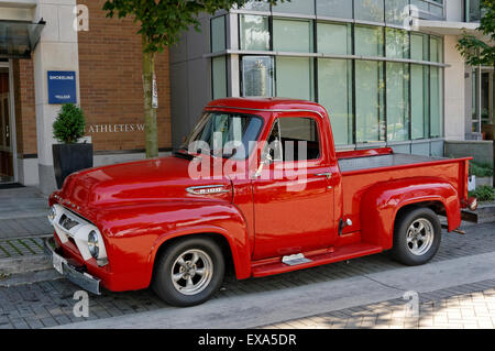 Restaurierte Oldtimer rot 1950 Ford Mercury M150 Pickup-truck Stockfoto