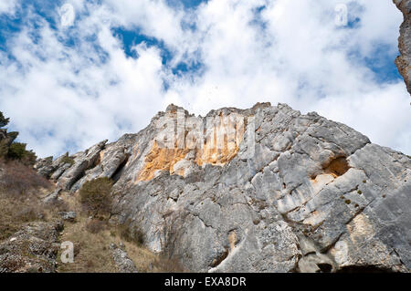 La Yecla Schlucht, Provinz Burgos, Spanien. Es ist eine Tiefe und schmale Schlucht in Kalkstein Materialien modelliert Stockfoto