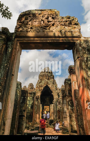 Ein Tor am Bayon-Tempel in Angkor Thom, Siem Reap, Kambodscha. Stockfoto