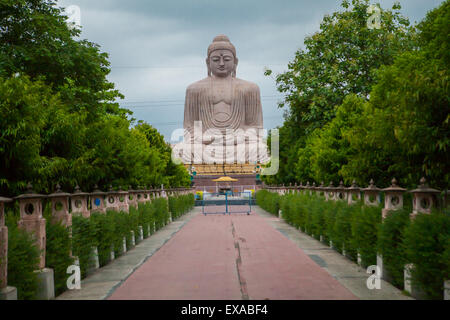 Eine 64 Meter hohe Statue des Großen Buddha in einer Meditationsstellung, hergestellt von Künstler V. Ganapati Sthapati von 1982 bis 1989, in Bodh Gaya, Bihar, Indien. Stockfoto