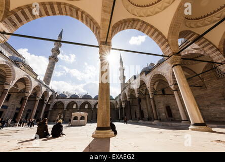 Außenseite der Süleymaniye-Moschee, UNESCO-Weltkulturerbe, Istanbul, Türkei, Europa Stockfoto