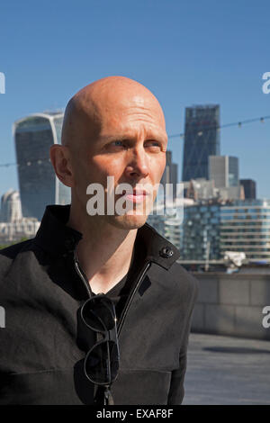 London, UK, 10. Juli 2015, Sadler es Wells und international renommierte Choreograf Wayne McGregor treten Schülerinnen und Schüler, neue Tanz-Plan für die Schule Kredit zu starten: Keith Larby/Alamy Live News Stockfoto