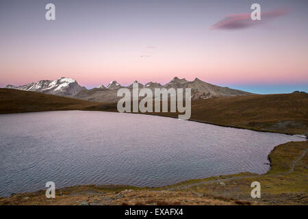 Sonnenuntergang am Rosset See auf einer Höhe von 2709 m, Nationalpark Gran Paradiso, Alpi Graie (Graian Alpen), Italien, Europa Stockfoto