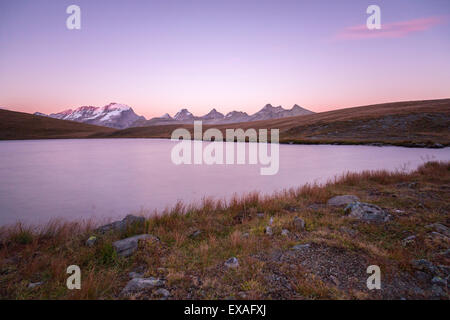 Sonnenuntergang am Rosset See auf einer Höhe von 2709 m, Nationalpark Gran Paradiso, Alpi Graie (Graian Alpen), Italien, Europa Stockfoto