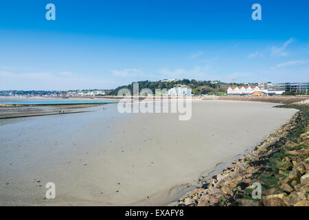 Blick über die Bucht von St. Helier, Jersey, Kanalinseln, Großbritannien, Europa Stockfoto