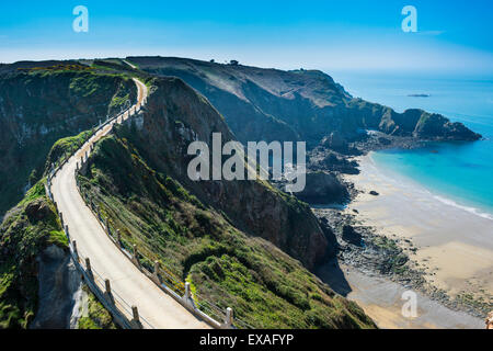 Verbindungsstraße, die schmale Landenge von größer und Little Sark, Kanalinseln, Großbritannien, Europa Stockfoto