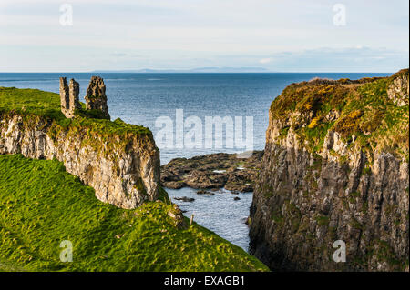 Dunseverick Castle in der Nähe der Giants Causeway, County Antrim, Ulster, Nordirland, Vereinigtes Königreich, Europa Stockfoto