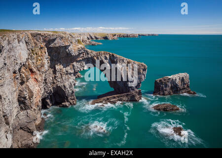 Grüne Brücke von Wales, Pembrokeshire Coast, Wales, Vereinigtes Königreich, Europa Stockfoto