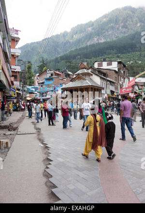 Straßenszene in der touristischen Stadt von Manali, Himachal Pradesh, Indien Stockfoto