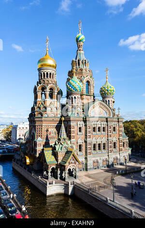 Kuppeln der Kirche des Retters auf Blut, UNESCO-Weltkulturerbe, St. Petersburg, Russland, Europa Stockfoto