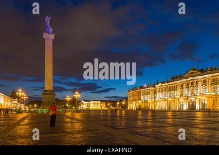 Schlossplatz, Hermitage, Winterpalast, UNESCO-Weltkulturerbe, St. Petersburg, Russland, Europa Stockfoto