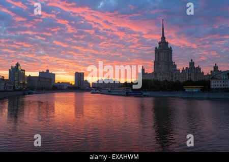 Moskwa und Hotel Ukraine, eines der sieben Schwestern Wolkenkratzer, Moskau, Russland Stockfoto