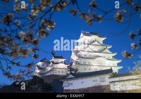 Burg Himeji, UNESCO-Weltkulturerbe in der Abenddämmerung, Himeji, Kansai, Honshu, Japan, Asien Stockfoto