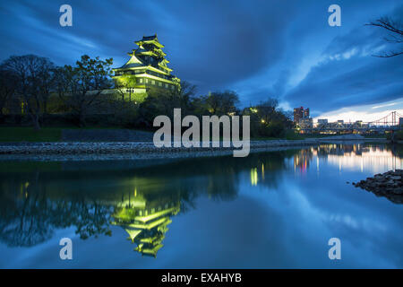 Okayama Castle in der Abenddämmerung, Okayama, Okayama Präfektur, Japan, Asien Stockfoto