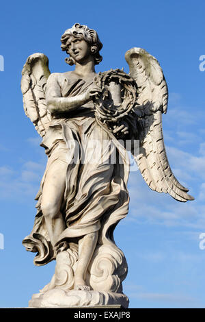 Berninis luftigen Wahnsinniger Engel Statue auf der Ponte Sant'Angelo, Rom, Latium, Italien, Europa Stockfoto