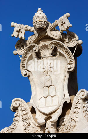 Das Wappen des Heiligen Stuhls und Vatican City State, Petersplatz, Vatikan Stadt, UNESCO, Rom, Latium, Italien Stockfoto