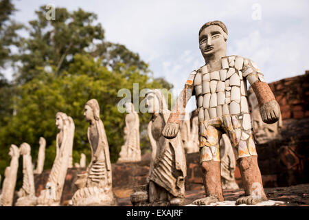 Skulpturen an der Steingarten, gebaut von Nek Chand, Chandigarh, Punjab und Haryana Provinzen, Indien, Asien Stockfoto
