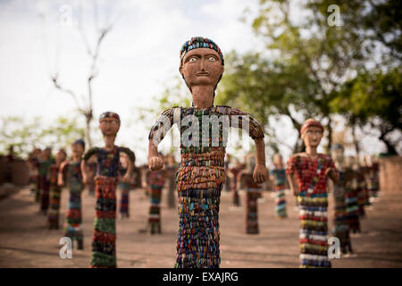 Skulpturen an der Steingarten, gebaut von Nek Chand, Chandigarh, Punjab und Haryana Provinzen, Indien, Asien Stockfoto